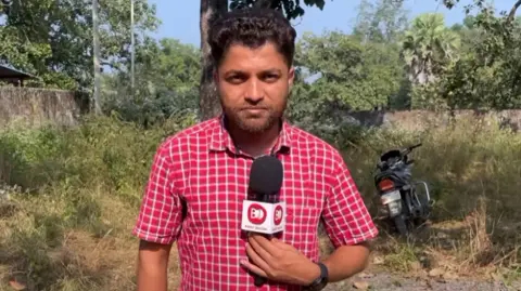 मुकेश चंद्राकर एक स्वतंत्र पत्रकार थे और NDTV के लिए काम कर चुके हैं | उनकी बेरहम हत्या से सनसनी मची है |